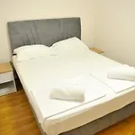 Toro Orca Apartmán *